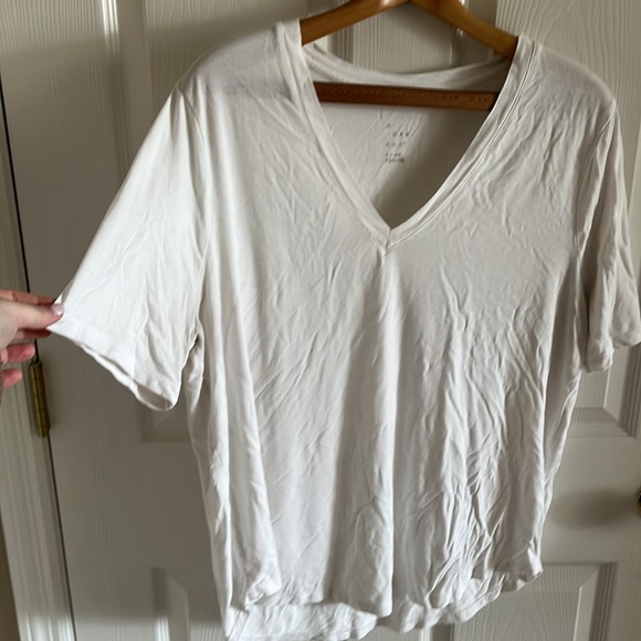 A New Day Women's Short Sleeve V-Neck T-Shirt Size X-Large - Picture 4 of 7